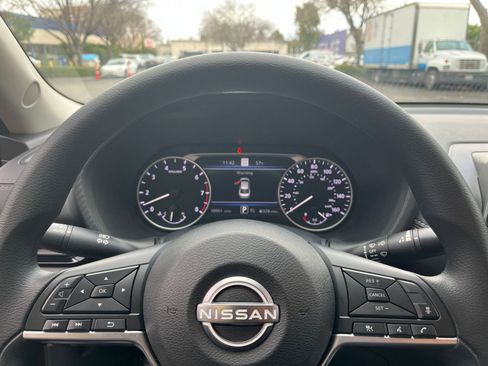 Used 2025 Nissan Sentra SV image 25