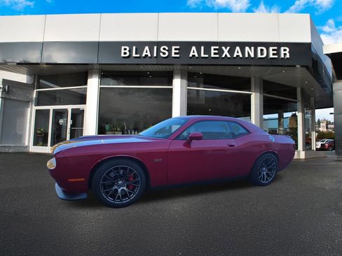 Used 2016 Dodge Challenger SRT w/ Technology Group image 9