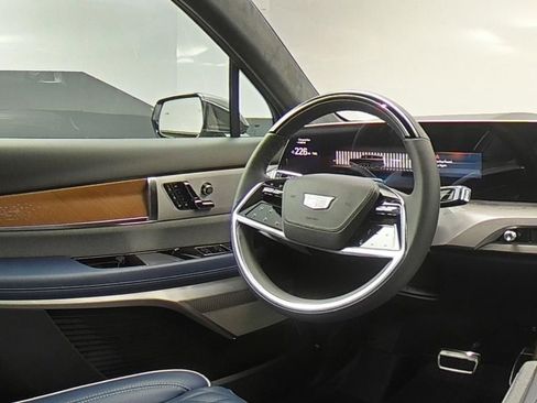 New 2026 Cadillac Vistiq Premium Luxury w/ LPO, Floor Liner Package image 9