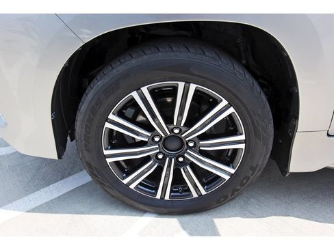 Used 2020 Lexus LX 570 4WD w/ Luxury Package image 30