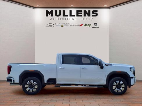Used 2024 GMC Sierra 2500 Denali w/ Denali Reserve Package AWD/4WD image 4