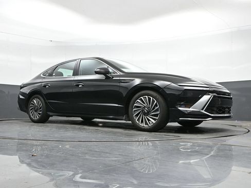 Used 2025 Hyundai Sonata Limited FWD image 42