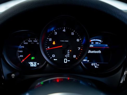 Used 2020 Porsche Macan image 36