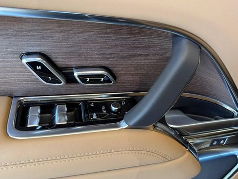 New 2026 Land Rover Range Rover Long Wheelbase SE AWD/4WD image 13