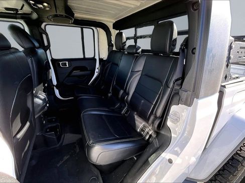 Certified 2020 Jeep Gladiator Overland AWD/4WD image 19