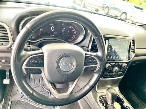 Used 2022 Jeep Grand Cherokee Laredo X AWD/4WD image 31