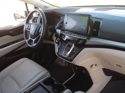 Certified 2025 Honda Odyssey Touring image 10