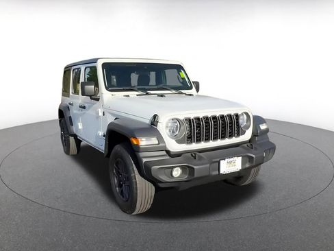 Used 2025 Jeep Wrangler Unlimited Sport AWD/4WD image 3