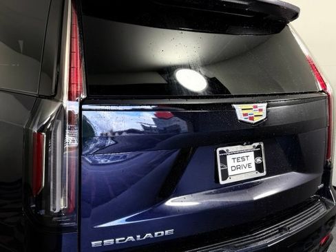 Used 2022 Cadillac Escalade ESV Sport Platinum AWD/4WD image 16