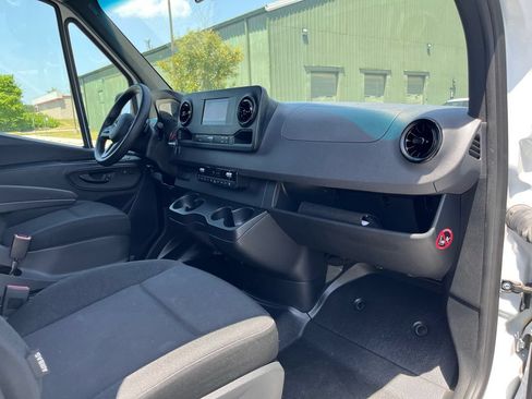 Used 2024 Mercedes-Benz Sprinter 2500 image 11