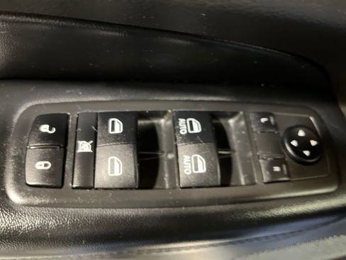 Used 2019 Jeep Grand Cherokee Altitude image 12