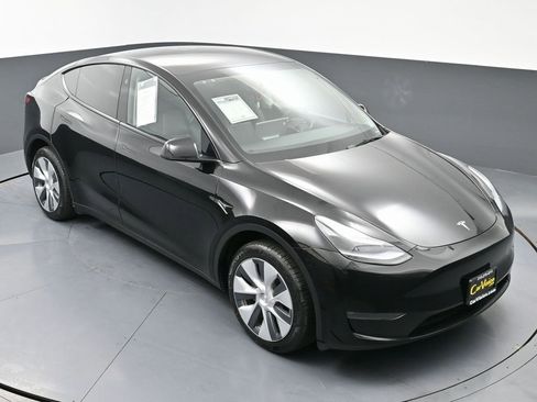 Used 2023 Tesla Model Y Long Range image 47