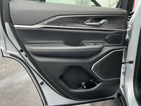 Used 2022 Jeep Grand Cherokee Limited 4xe image 20