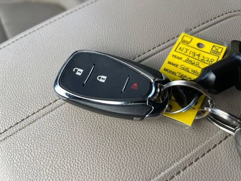 Used 2022 Chevrolet Traverse LS image 31