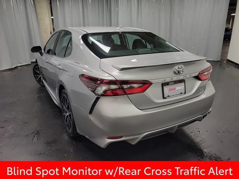 Used 2021 Toyota Camry SE FWD image 6