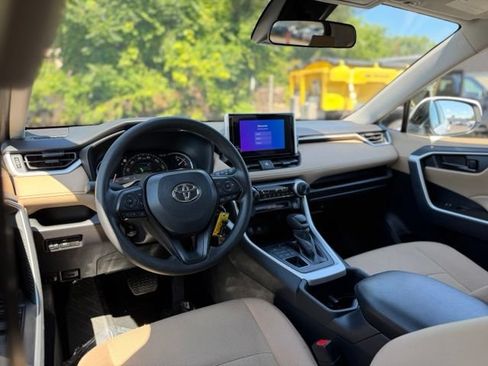 Used 2025 Toyota RAV4 LE AWD/4WD image 19
