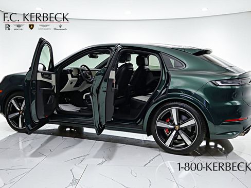 Used 2025 Porsche Cayenne GTS AWD/4WD image 6