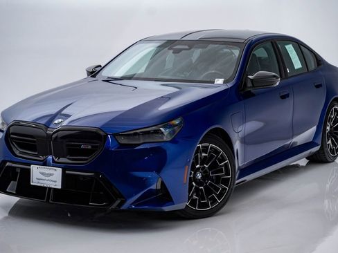 Used 2025 BMW M5 w/ Carbon Package AWD/4WD image 3