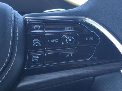 Used 2023 Jeep Grand Cherokee Overland w/ Luxury Tech Group IV AWD/4WD image 22
