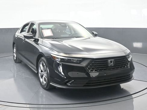 Used 2024 Honda Accord EX image 9