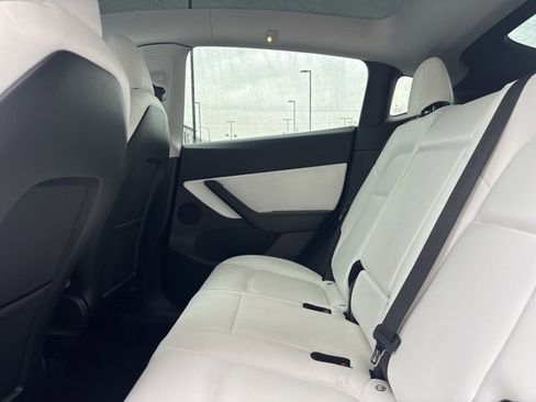 Used 2021 Tesla Model Y Long Range image 20