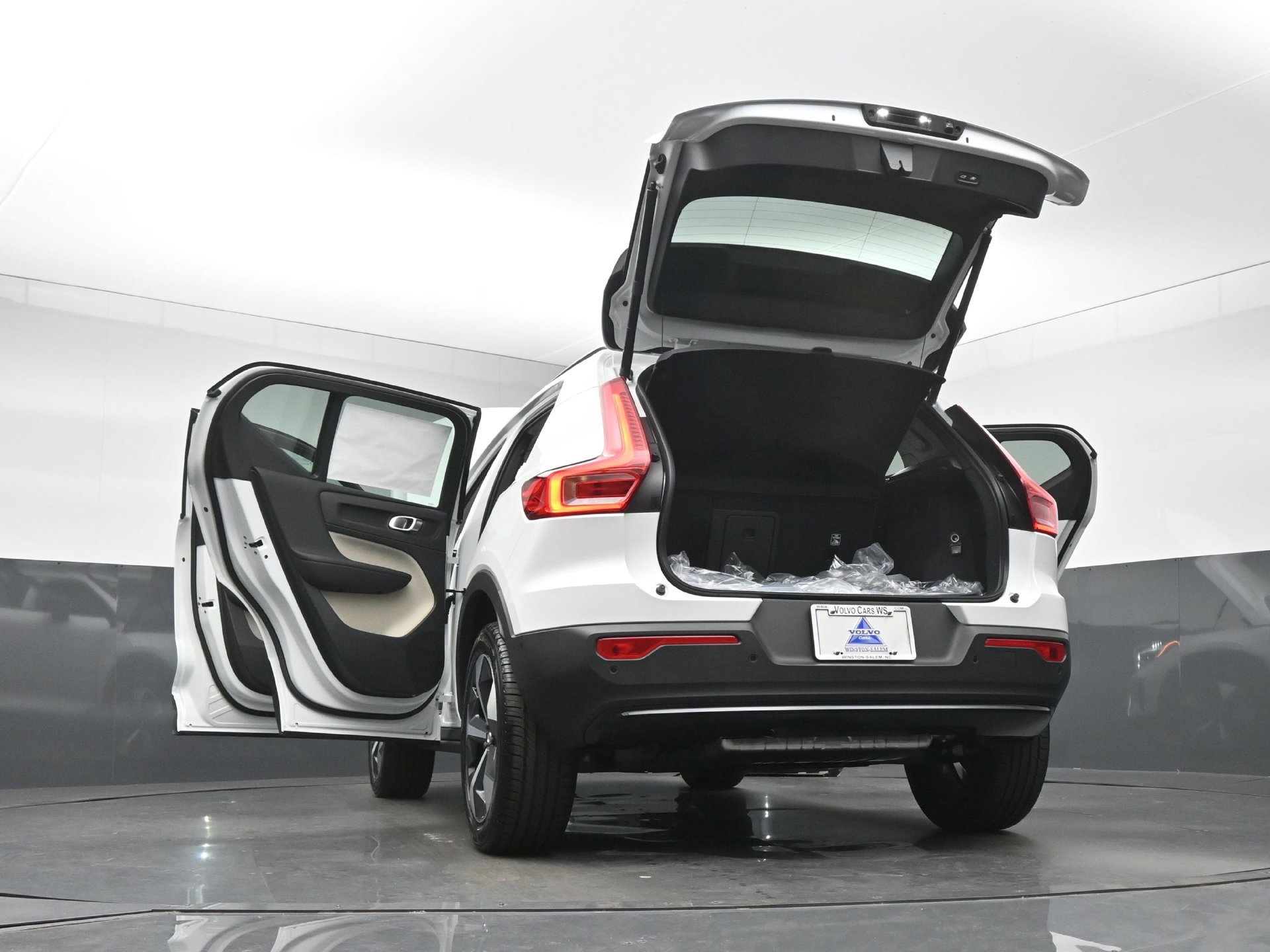 New 2026 Volvo XC40 B4 Plus w/ Protection Package Premier FWD image 54