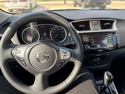 Used 2018 Nissan Sentra SR w/ SR Midnight Edition Package FWD image 18