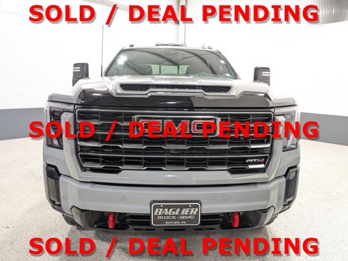 Used 2025 GMC Sierra 3500 AT4 image 8