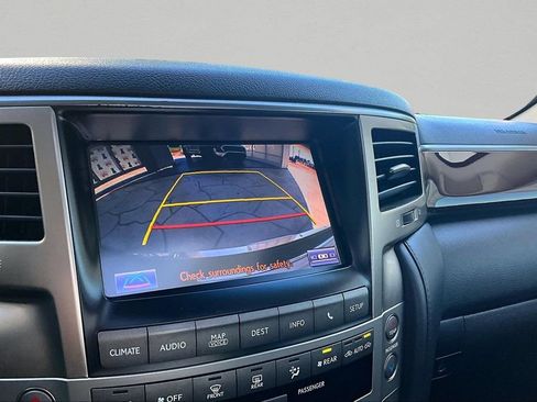 Used 2013 Lexus LX 570 4WD w/ Luxury Pkg image 14