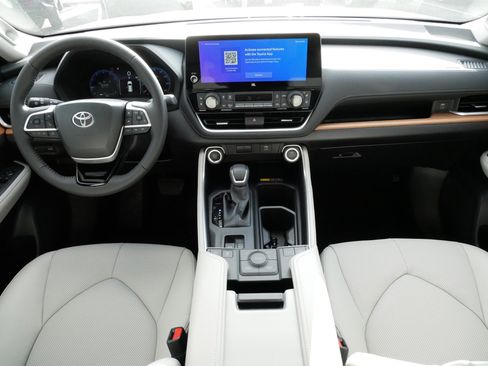 Certified 2026 Toyota Grand Highlander Limited image 10