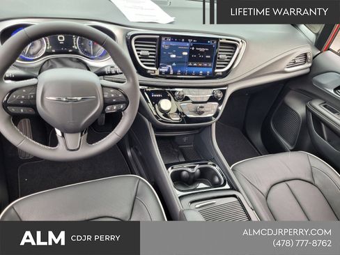 New 2026 Chrysler Pacifica Limited w/ S Appearance Package FWD image 10