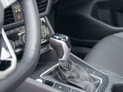 Certified 2024 Volkswagen Jetta SE w/ Panoramic Sunroof Package image 27