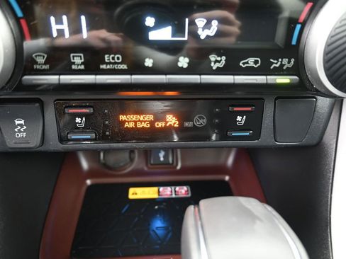 Used 2022 Toyota RAV4 Limited image 32