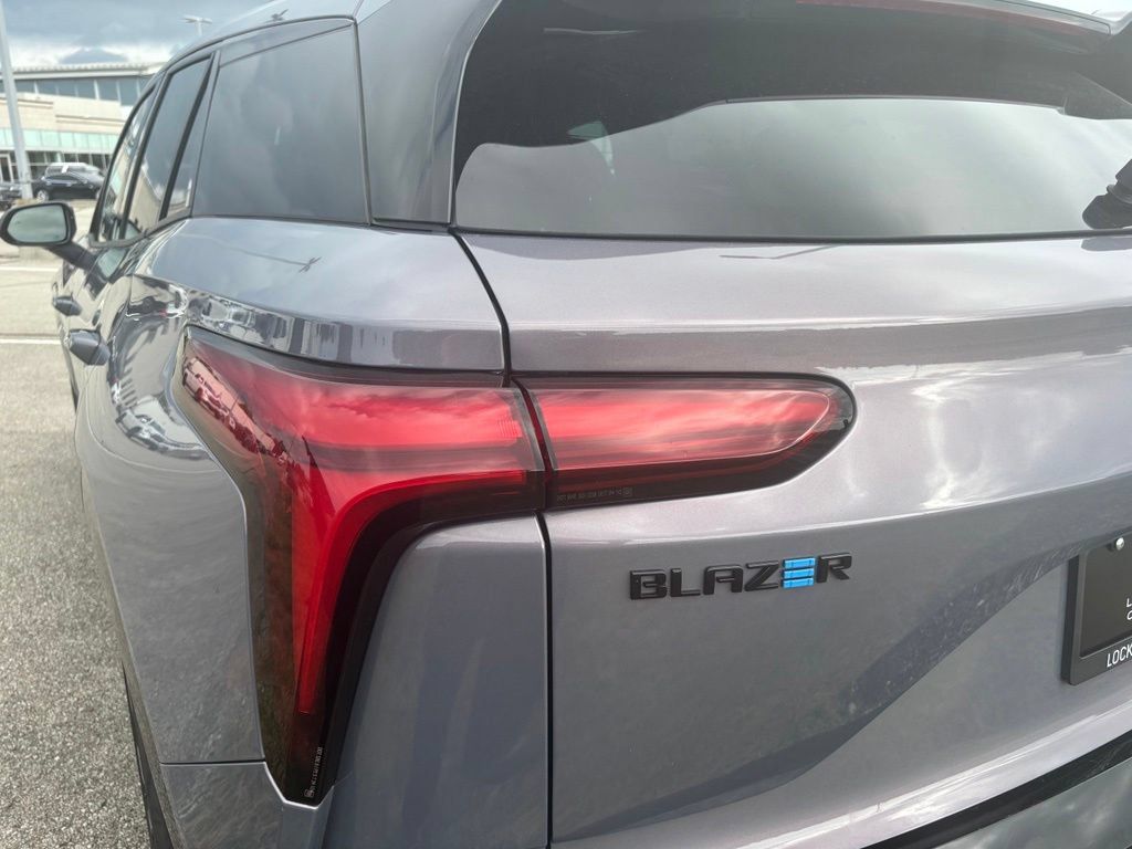 Used 2025 Chevrolet Blazer EV RS AWD/4WD image 11