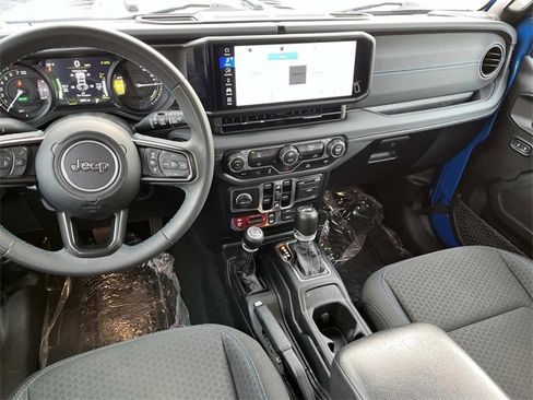 Used 2024 Jeep Wrangler Unlimited Rubicon 4xe image 13
