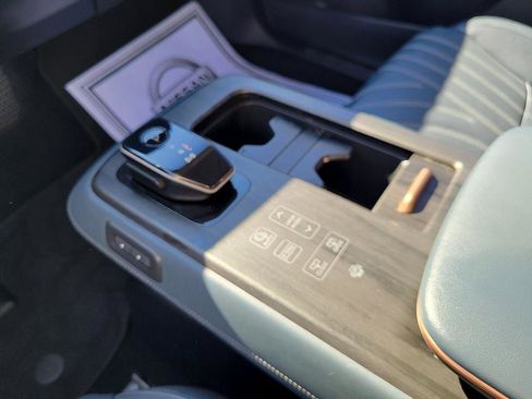 Used 2024 Nissan Ariya AWD image 15