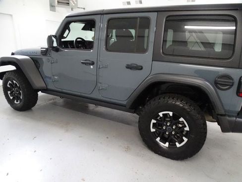 Certified 2025 Jeep Wrangler Unlimited Rubicon 4xe w/ Convenience Group AWD/4WD image 17