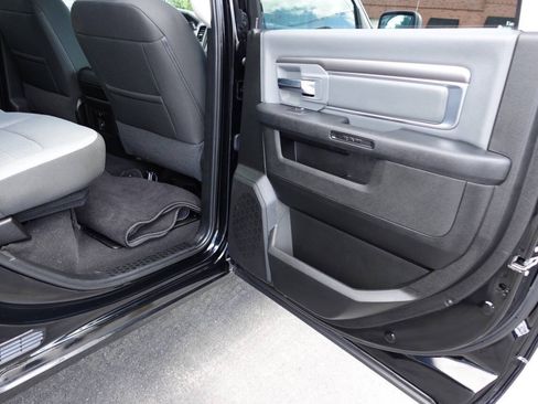 Used 2022 RAM 1500 Classic SLT w/ Electronics Convenience Group AWD/4WD image 28
