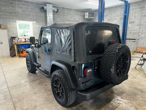 Used 2005 Jeep Wrangler X w/ Tire & Wheel Group (Ecco) AWD/4WD image 15