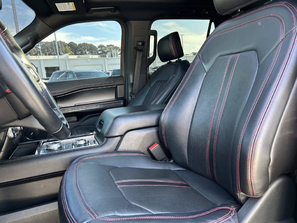 Used 2019 Ford Expedition Limited w/ Equipment Group 303A AWD/4WD image 24