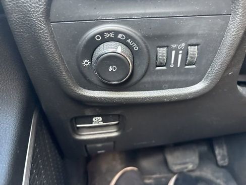 Used 2022 Jeep Grand Cherokee L Limited image 24