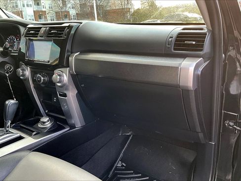 Used 2016 Toyota 4Runner SR5 Premium image 15