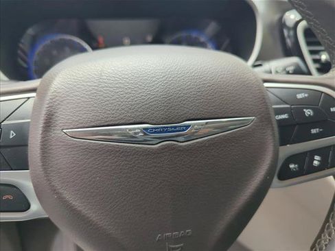 Used 2018 Chrysler Pacifica Touring-L w/ Advanced Safetytec Group FWD image 29