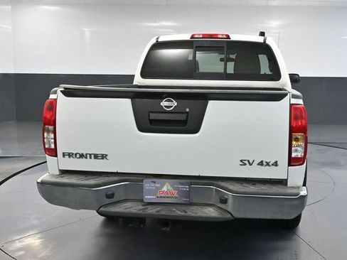 Used 2015 Nissan Frontier SV image 5