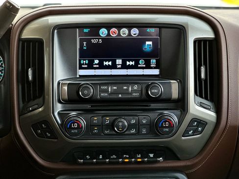 Used 2019 Chevrolet Silverado 2500 High Country w/ Duramax Plus Package image 17