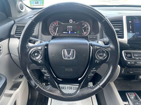 Used 2016 Honda Pilot Touring image 21