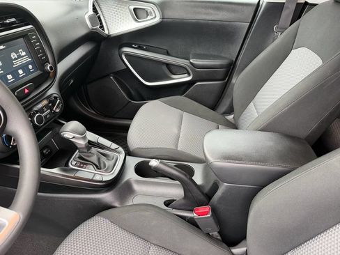 Used 2021 Kia Soul LX FWD image 12