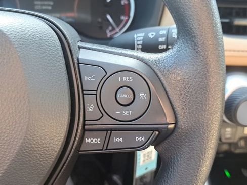 Certified 2025 Toyota RAV4 LE FWD image 21