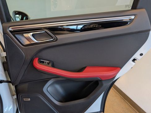 Used 2019 Porsche Macan S image 27