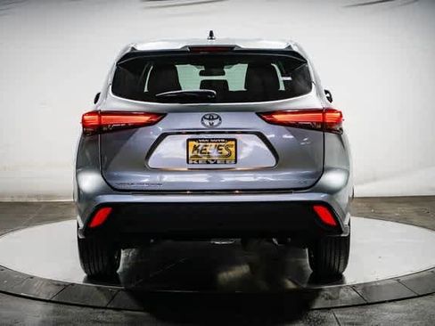 Certified 2023 Toyota Highlander LE image 4